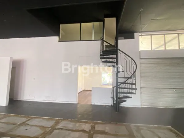 image DISEWAKAN GUDANG DI JL SUNSET ROAD, SEMINYAK - 0 JALAN RAYA -PREMIUM LOCATION – PARKIR LUAS (5)