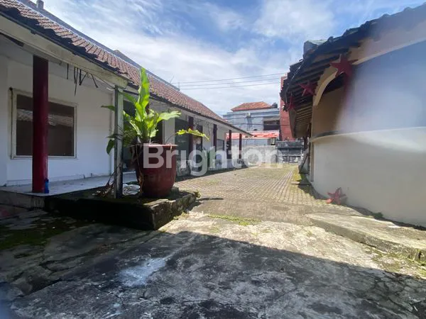 image DISEWAKAN GUDANG DI JL SUNSET ROAD, SEMINYAK - 0 JALAN RAYA -PREMIUM LOCATION – PARKIR LUAS (2)