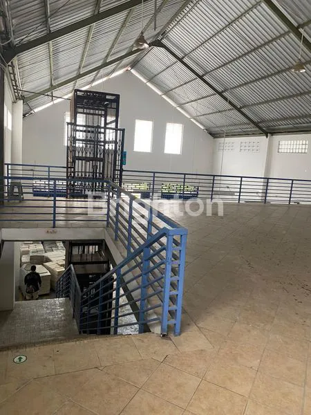 image DISEWAKAN GUDANG DI JL SUNSET ROAD, SEMINYAK - 0 JALAN RAYA -PREMIUM LOCATION – PARKIR LUAS (6)