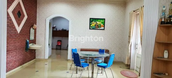 image RUMAH 2 LANTAI, SEMI FURNISHED, MEWAH, DI LOKASI STRATEGIS, PERUMAHAN RIVERSIDE, DEKAT EXIT TOL SINGOSARI, HAWAII WATER PARK, BLIMBING, BALEARJOSARI, MALANG KOTA, JAWA TIMUR (6)