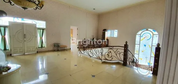 image RUMAH 2 LANTAI, SEMI FURNISHED, MEWAH, DI LOKASI STRATEGIS, PERUMAHAN RIVERSIDE, DEKAT EXIT TOL SINGOSARI, HAWAII WATER PARK, BLIMBING, BALEARJOSARI, MALANG KOTA, JAWA TIMUR (3)