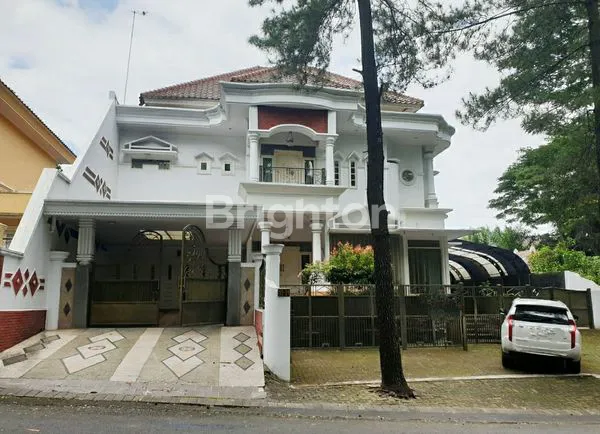 image RUMAH 2 LANTAI, SEMI FURNISHED, MEWAH, DI LOKASI STRATEGIS, PERUMAHAN RIVERSIDE, DEKAT EXIT TOL SINGOSARI, HAWAII WATER PARK, BLIMBING, BALEARJOSARI, MALANG KOTA, JAWA TIMUR (1)