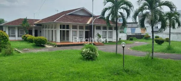 image SRONDOL PUNYA RUMAH DENGAN TANAH YANG LUAS (1)