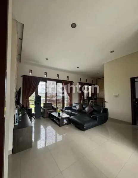 image RUMAH NYAMAN DESAIN VILLA DI KESIMAN DENPASAR TIMUR (2)