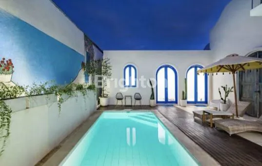 image VILA BARU CANTIK PRIME LOCATION SANTORINI STYLE DI SEMINYAK BALI (1)