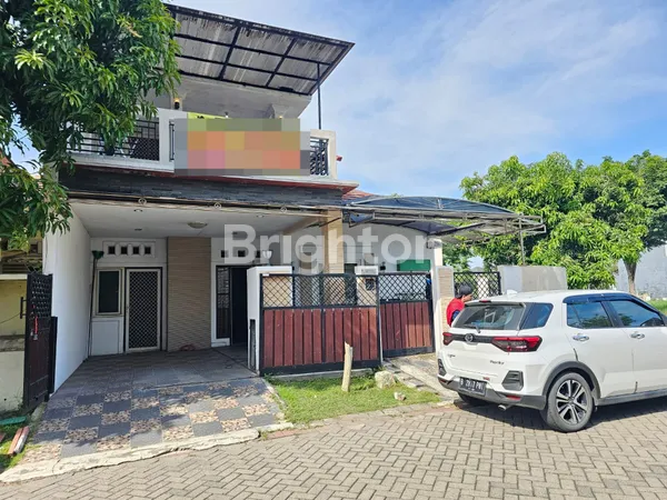 image JUAL CEPAT RUMAH SIAP HUNI TERAWAT POSISI HOOK PURI SURYA JAYA SIDOARJO (1)