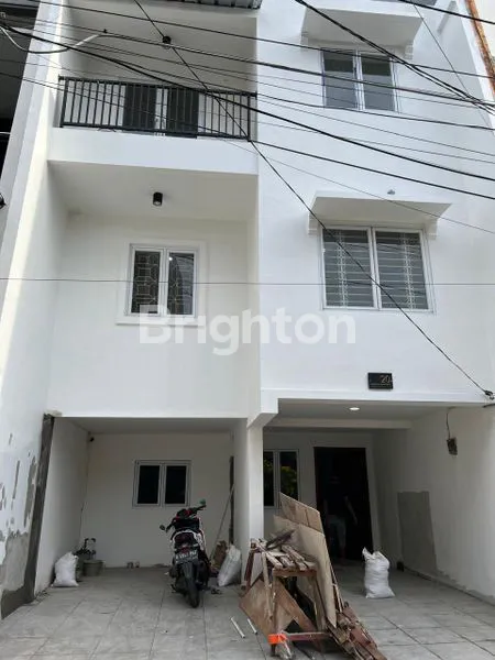 image TURUN HARGA RUMAH BARU 3 LANTAI DI TANJUNG DUREN (1)