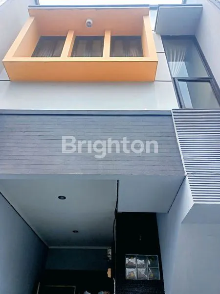 image RUMAH 3 LANTAI STRATEGIS & NYAMAN & TENANG, BEBAS BANJIR, ADA KOS AKTIF FULL, COCOK UNTUK HUNIAN ATAU KOS-KOSAN, CIDENG, JAKARTA PUSAT (1)