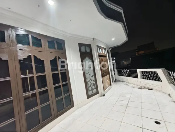 image SIAP HUNI RUMAH MEWAH 1M-AN DI PERUM WARU SIDOARJO, BONUS FURNITURE (7)
