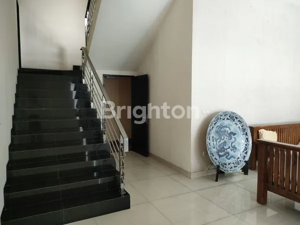 image DI JUAL RUMAH MEWAH & CANTIK TERAWAT 3 LT DI ALAM SUTRA (6)