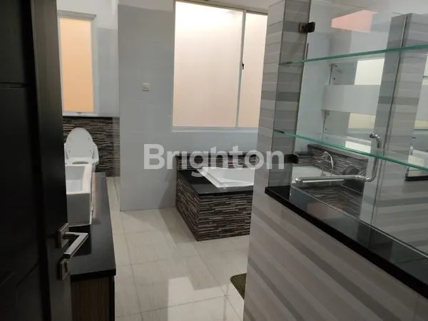 image DI JUAL RUMAH MEWAH & CANTIK TERAWAT 3 LT DI ALAM SUTRA (8)