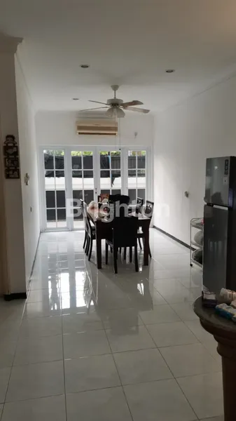 image RUMAH 2 LANTAI SIAP HUNI, MODERN MINIMALIST DIAN ISTANA (2)