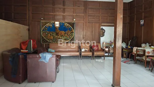 image RUMAH KLASIK LUAS DAN NYAMAN (7)