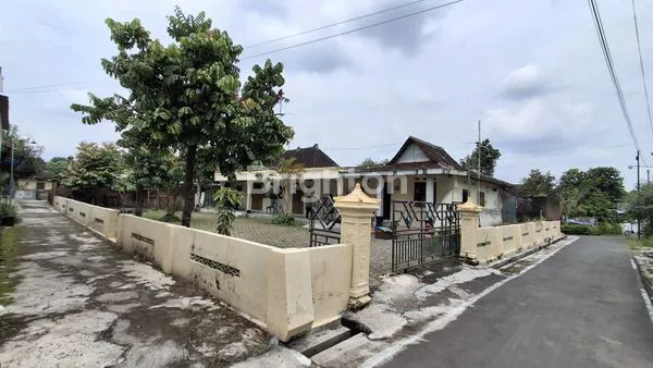 image RUMAH KLASIK LUAS DAN NYAMAN (5)