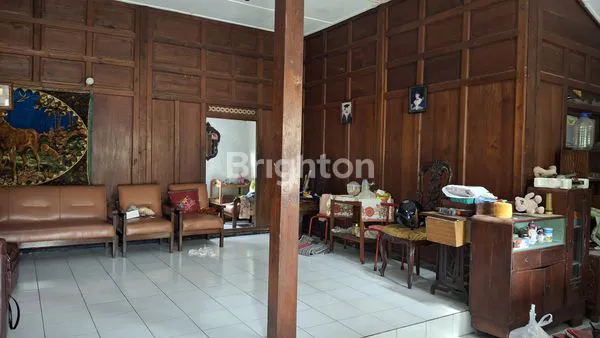 image RUMAH KLASIK LUAS DAN NYAMAN (6)