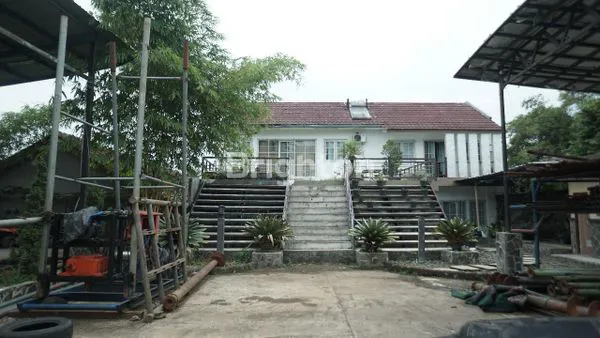 image RUMAH STRATEGIS DI SOREANG,LUAS,BISA DIPERGUNAKAN KANTOR, BISNIS,DUA MENIT DARI JALAN UTAMA (1)