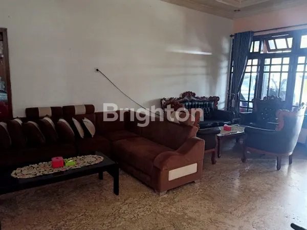 image RUMAH LUAS DAN MEGAH HARGA NEGOTIABLE DI KOTA BATU (3)