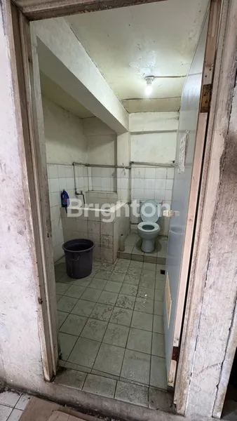 image RUKO GANDENG DEPAN BELAKANG 2 LANTAI PASAR PAGI ASEMKA JAKARTA BARAT ATAP BAJA RINGAN LT 151 LB 300 HGB LEBAR 4,5METER (8)