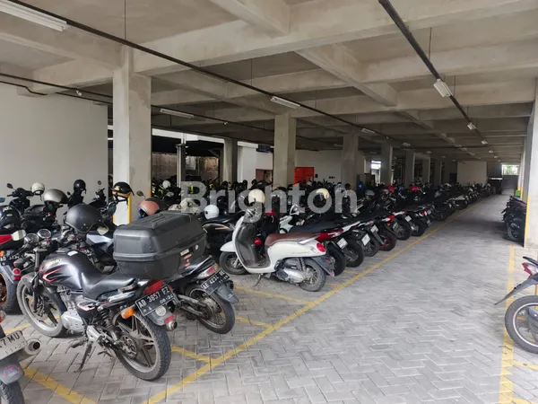 image GEDUNG DI COLOMADU DEKAT PINTU TOL, COCOK UNTUK KANTOR DAN WORKSPACE (7)