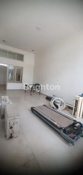 image RUMAH TERAWAT DI CENTRAL PARK MERR (3)