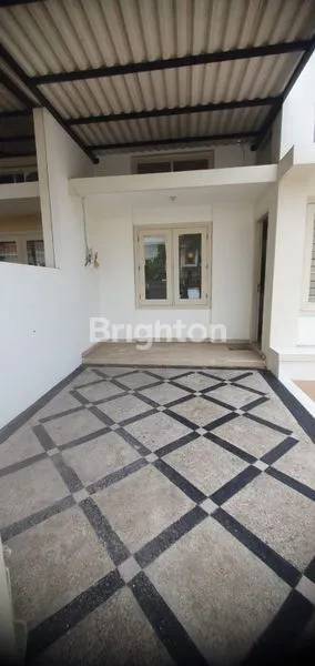 image RUMAH TERAWAT DI CENTRAL PARK MERR (2)