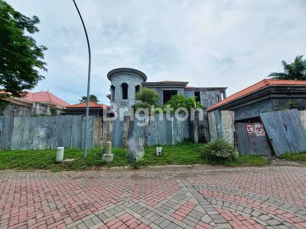 image RUMAH MEWAH LONG GOLF VIEW BARU GRESS GRAHA FAMILI SURABAYA BARAT (1)