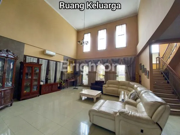 image RUMAH CLUSTER 2 LANTAI DI ALAM SUTRA TANGERANG  (2)