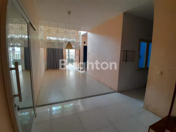 image RUMAH ASRI DAN NYAMAN POSISI HOOK DI VILLA CASABLANCA SAWANGAN DEPOK  (4)