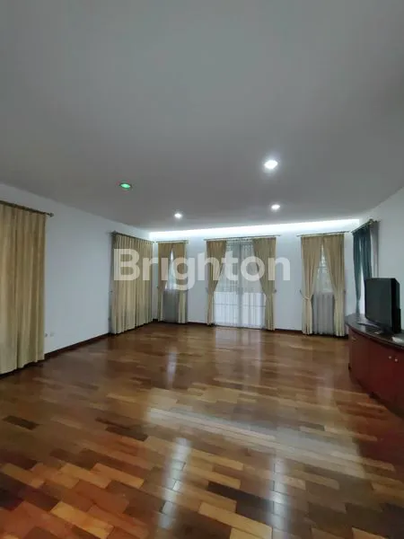 image RUMAH MEWAH TAMAN BEVERLY GOLF LIPPO KARAWACI TANGERANG (6)