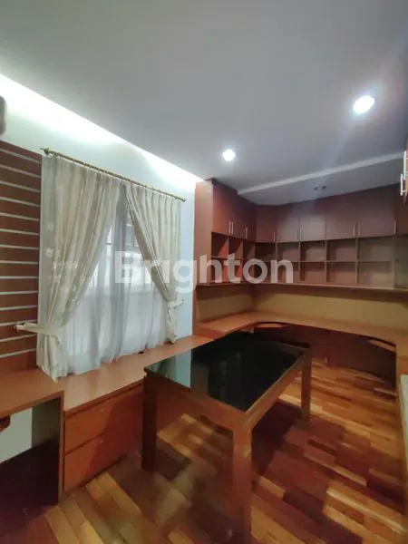 image RUMAH MEWAH TAMAN BEVERLY GOLF LIPPO KARAWACI TANGERANG (7)