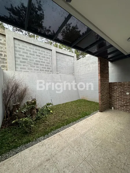 image DIJUAL RUMAH 2 LANTAI DENGAN LINGKUNGAN ASRI DAN EKSKLUSIFDI SETIABUDI REGENCY BANDUNG  (7)