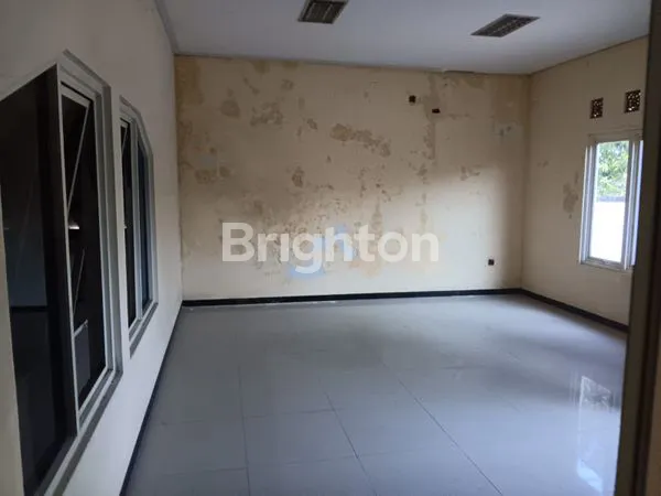 image GUDANG/BENGKEL, LUAS 213 M², BERSIH , ADA 3 RUANG UNTUK KANTOR PLUS RUANG SHOLAT , SIAP PAKAI (6)