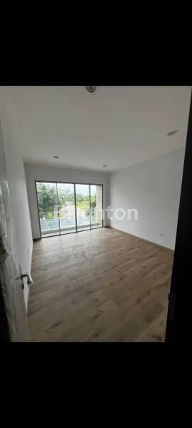 image GOLD ISLAND PIK CLUSTER SERENADE (6)