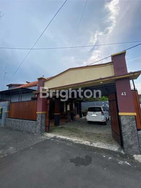 RUMAH HOOK LUAS 2 LANTAI BAGUS SIAP HUNI LOKASI TENGAH KOTA AMAN DAN NYAMAN JUALSEWA RUMAH JL LETJEND SUTOYO - MALANG