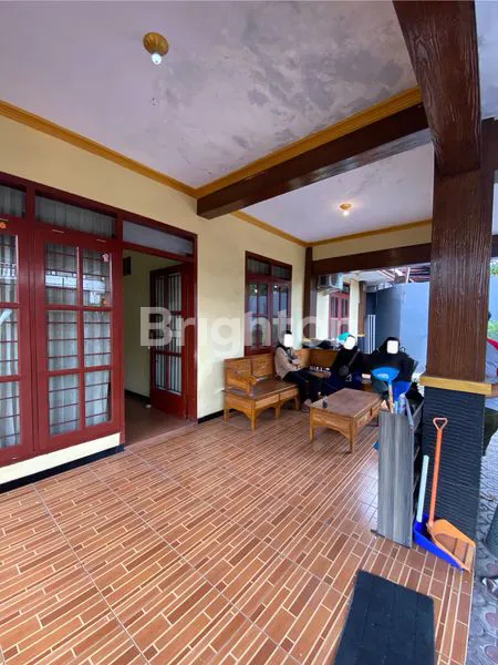 image RUMAH HOOK LUAS 2 LANTAI BAGUS SIAP HUNI LOKASI TENGAH KOTA AMAN DAN NYAMAN JUALSEWA RUMAH JL LETJEND SUTOYO - MALANG (3)