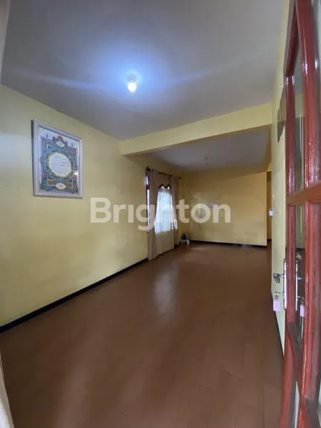 image RUMAH HOOK LUAS 2 LANTAI BAGUS SIAP HUNI LOKASI TENGAH KOTA AMAN DAN NYAMAN JUALSEWA RUMAH JL LETJEND SUTOYO - MALANG (4)