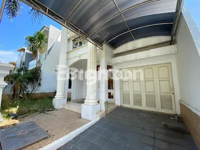 image RUMAH CLASSIC SAN DIEGO MURAH BUTUH CEPAT LAKU DEKAT KE KAMPUS WIDYA MANDALA UNAIR ITS GLORIA (2)