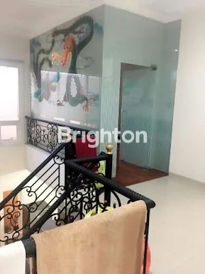 image RUMAH CLASSIC SAN DIEGO MURAH BUTUH CEPAT LAKU DEKAT KE KAMPUS WIDYA MANDALA UNAIR ITS GLORIA (5)