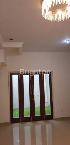 image DI JUAL RUMAH CANTIK 2 LANTAI (6)