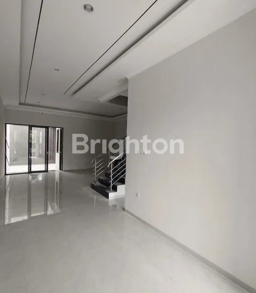 image RUMAH 2 LANTAI DHARMAHUSADA INDAH, HANYA 2 MENIT KE GALAXY MALL (3)