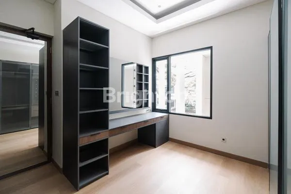 image RUMAH 3 LANTAI DISAIN MODERN CLUSTER DISCOVERY BINTARO JAYA (8)