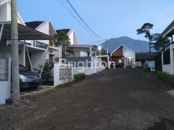 image RUMAH CANTIK, MURAH, SEMI FURNISHED, VIEW PEGUNUNGAN DEKAT WISATA PETIK JERUK - MALANG (2)