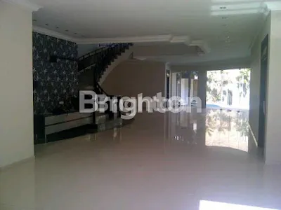 image RUMAH MEWAH MINIMALIS DI GALAXY BUMI PERMAI, ARAYA 1, SURABAYA TIMUR (8)