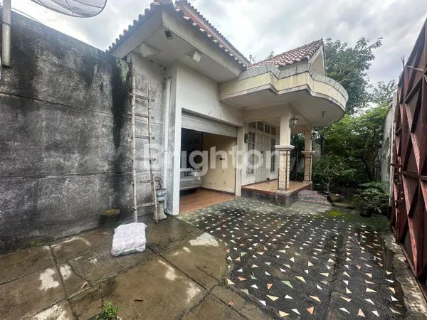 image RUMAH 2 LANTAI SIAP HUNI CEMANI WARINGIN REJO (5)