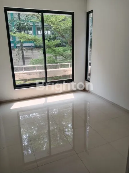 image KEBAYORAN BINTARO LT 105 LB 120 KT 4 KM 4 ,2 LANTAI  (2)