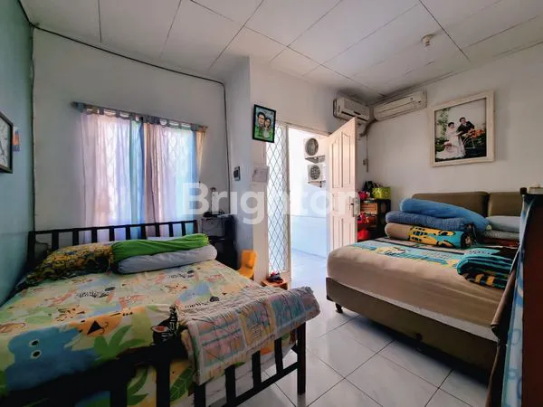 image RUMAH CANTIK 2,5 LANTAI STRATEGIS DI TOMANG, JAKARTA BARAT (2)