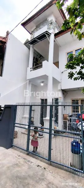 image RUMAH CANTIK 2,5 LANTAI STRATEGIS DI TOMANG, JAKARTA BARAT (1)