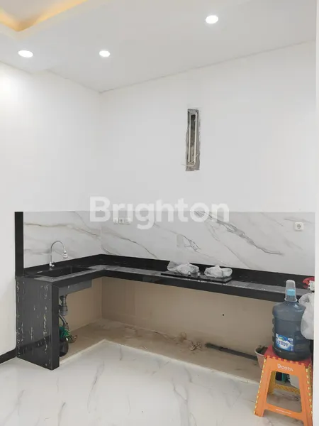 image RUMAH BARU 3 LANTAI SIAP HUNI DI METLAND PURI KARANG TENGAH TANGERANG (3)