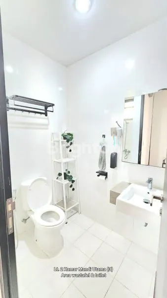 image DI JUAL CEPAT RUMAH SIAP HUNI NYAMAN, DI TENGAH KOTA DENGAN UDARA SEGAR  .. TURUN HARGA DARI 3.1 M JADI  2.6M , DI SEMANAN, KALIDERES, JAKARTA BARAT (7)