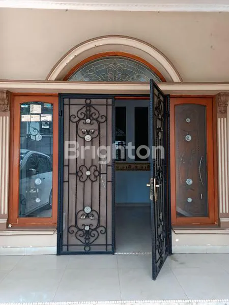 image RUMAH CANTIK & NYAMAN STRATEGIS PINGGIR JALAN UTAMA BEBAS BANJIR DI TANJUNG DUREN JAKARTA BARAT (1)